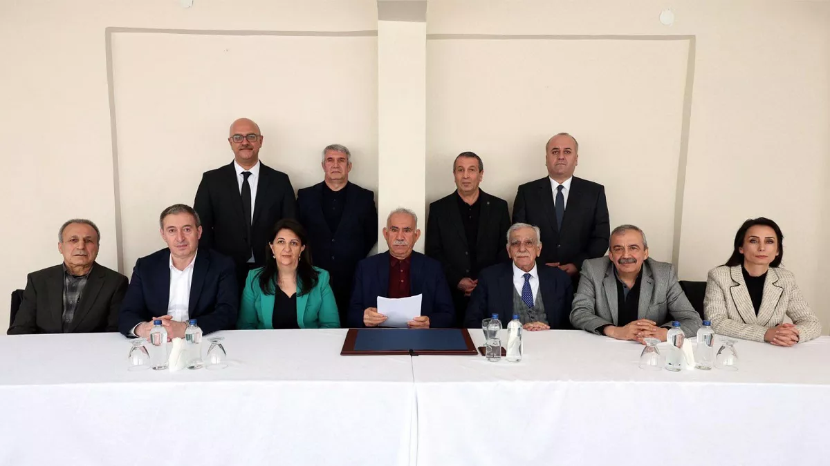 DEM Parti heyeti Öcalan’ın mesajını paylaştı