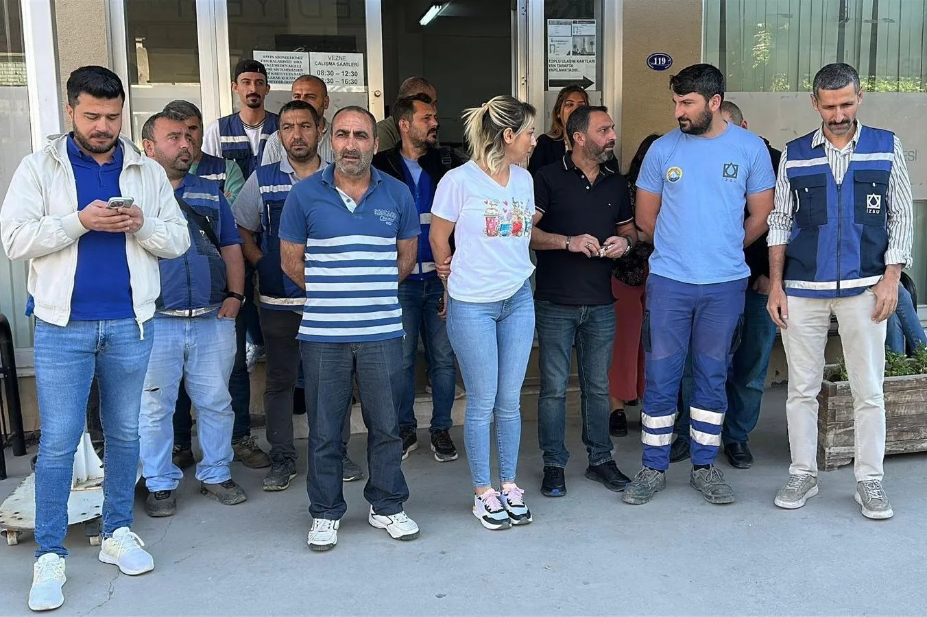 İzBB işçileri 1 saat iş bıraktı