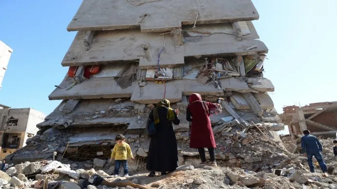 Cizre’de sokağa çıkma yasakları ve bodrumlar