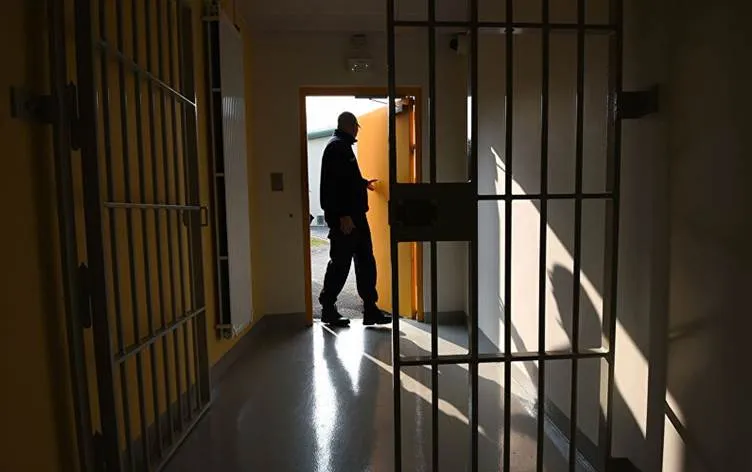 Cezaevleri kapasitesinin iki katı doluydu
