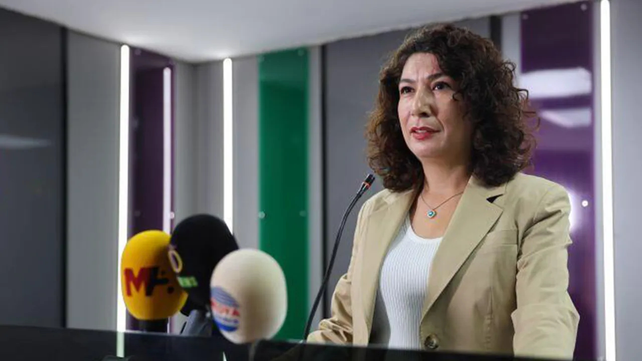 DEM Parti Kadın Meclisi Sözcüsü konuştu — Türkoğlu, kadın cinayetleri için hükümeti suçladı görseli