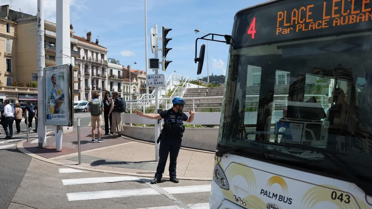 Trafik lambaları çalışmıyor, ulaşım zor durumda