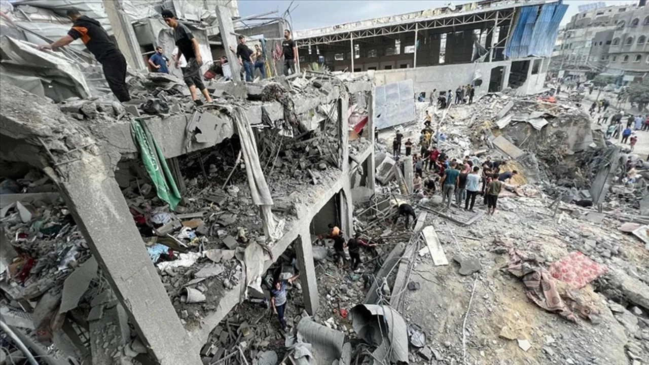 Gazze’de okula saldırı: 20 ölü l