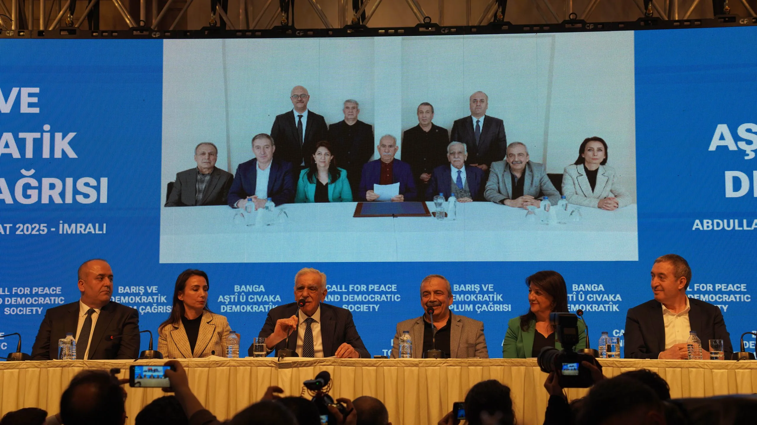 ist-27-02-2025-imrali-aciklama-sonrasi-toplanti-yeniler5