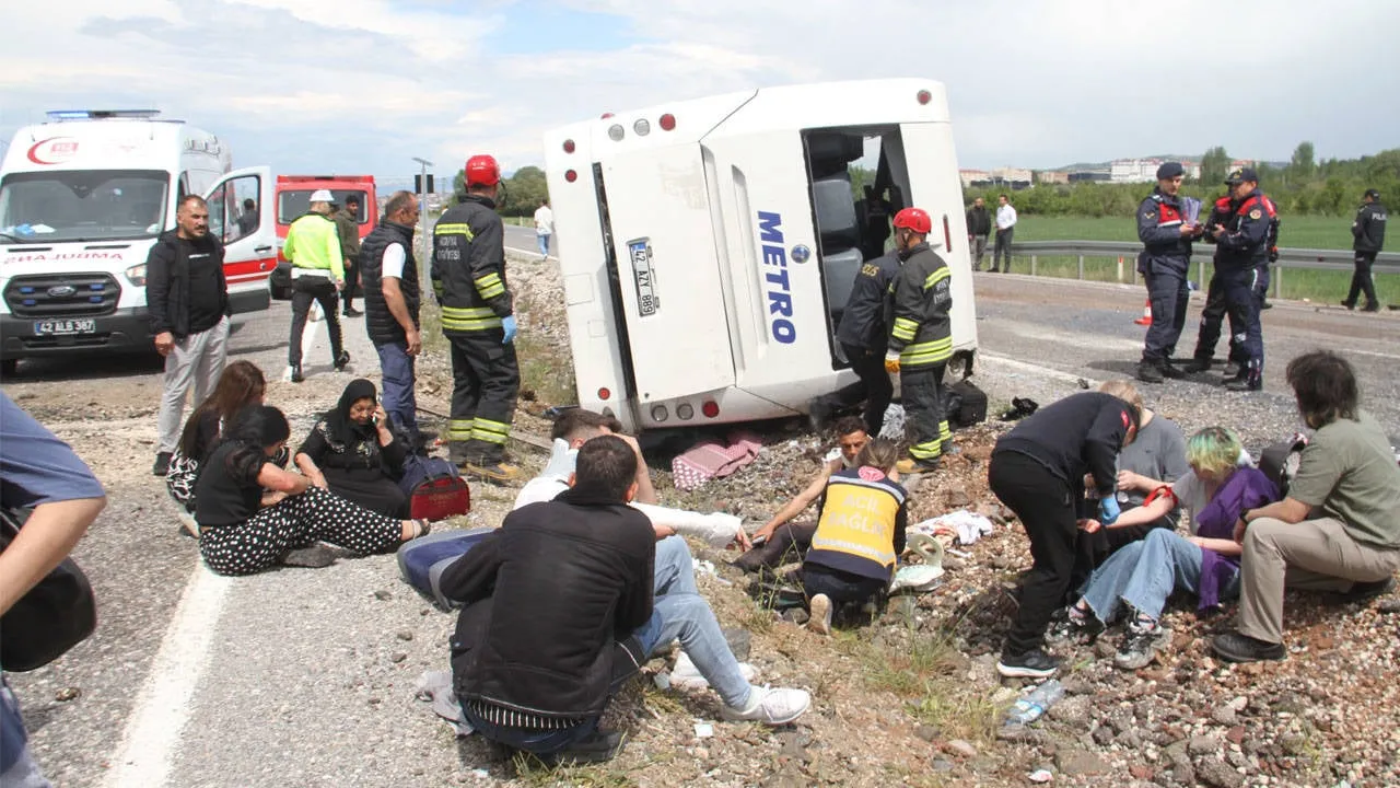 Yolcu otobüsü devrildi