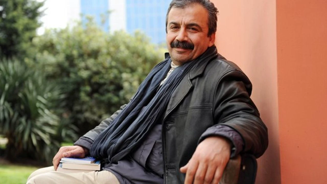 sirri-sureyya-onder-evli-mi