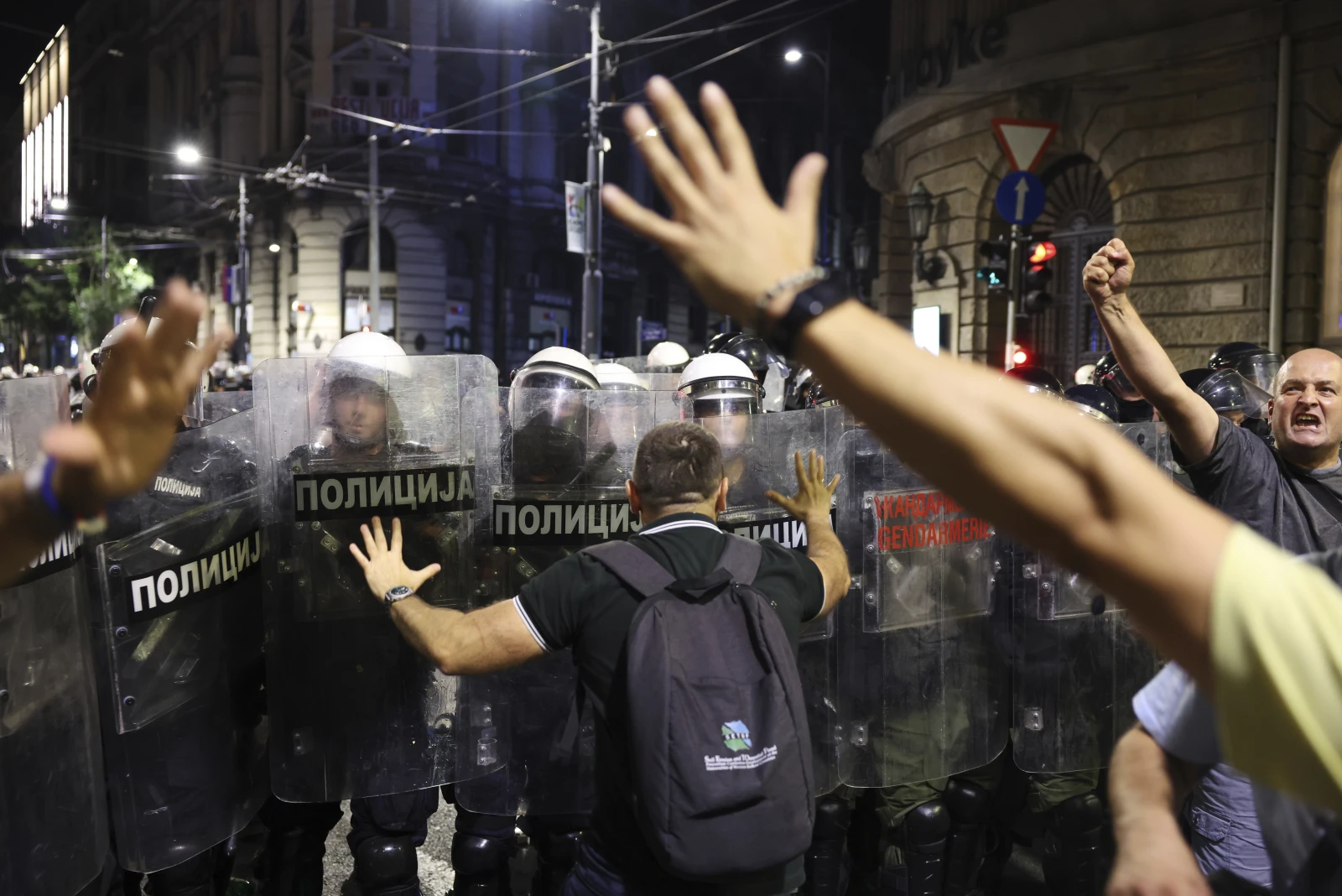 Sırbistan’da erken seçim talepli protestolar