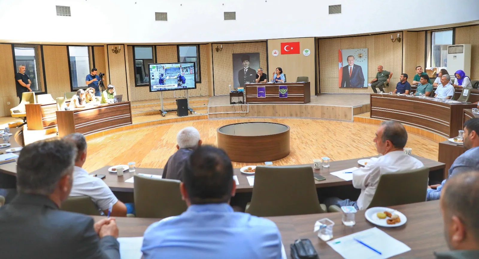Eş başkanlar Kayapınar’da muhtarlarla buluştu