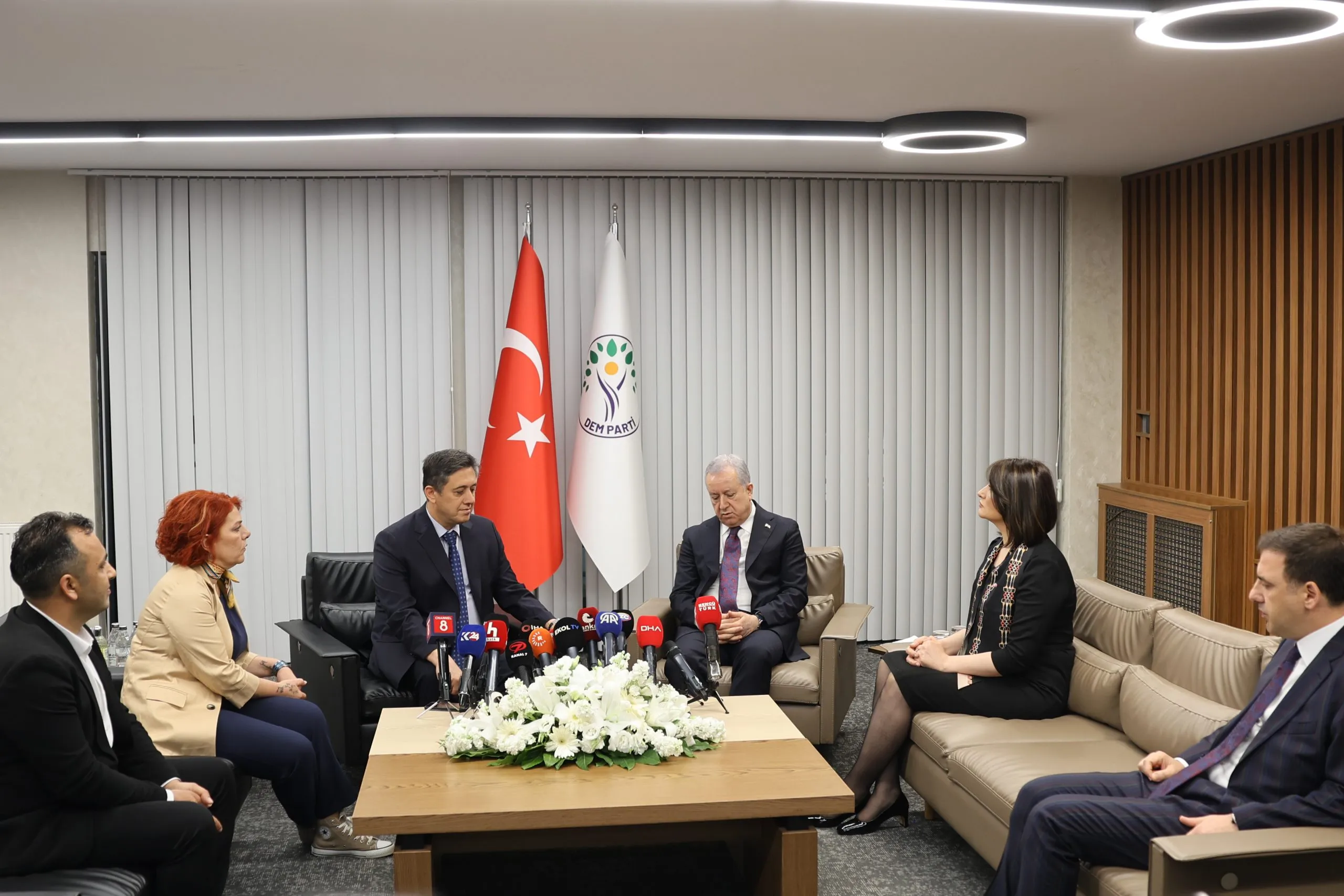 DEM Parti ile MHP’den karşılıklı bayram ziyaretleri