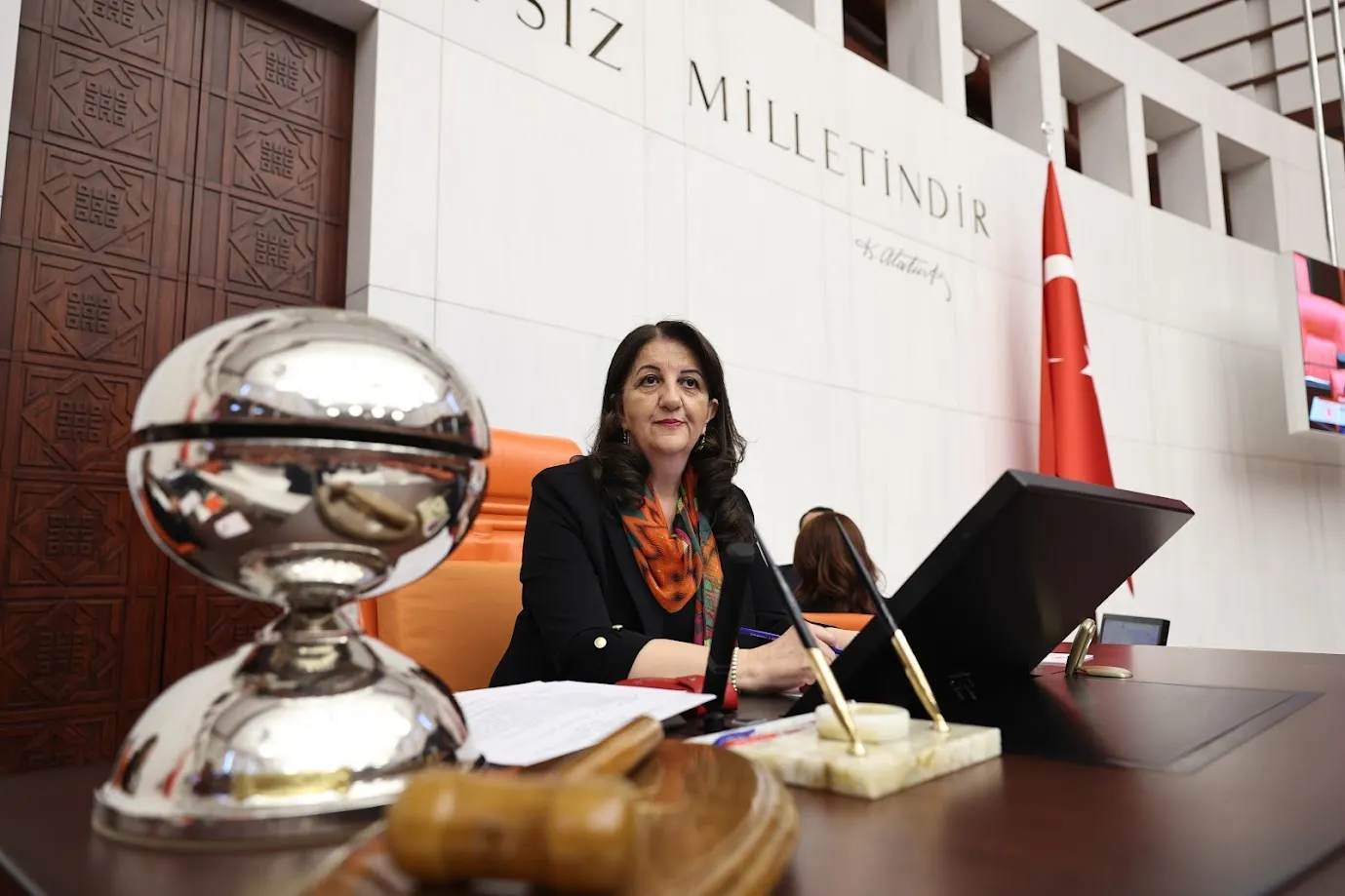 Meclis Başkanvekili olarak ilk kez oturumu yönetti