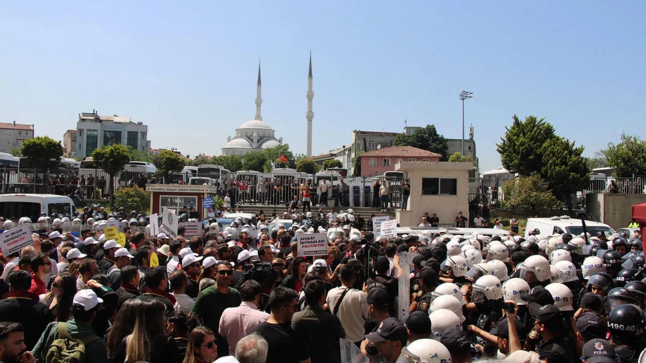 Çağlayan’da avukatların yürüyüşüne engel