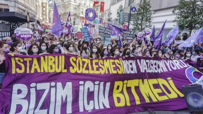 ‘Türkiye’de özgürlükler baskı altında’