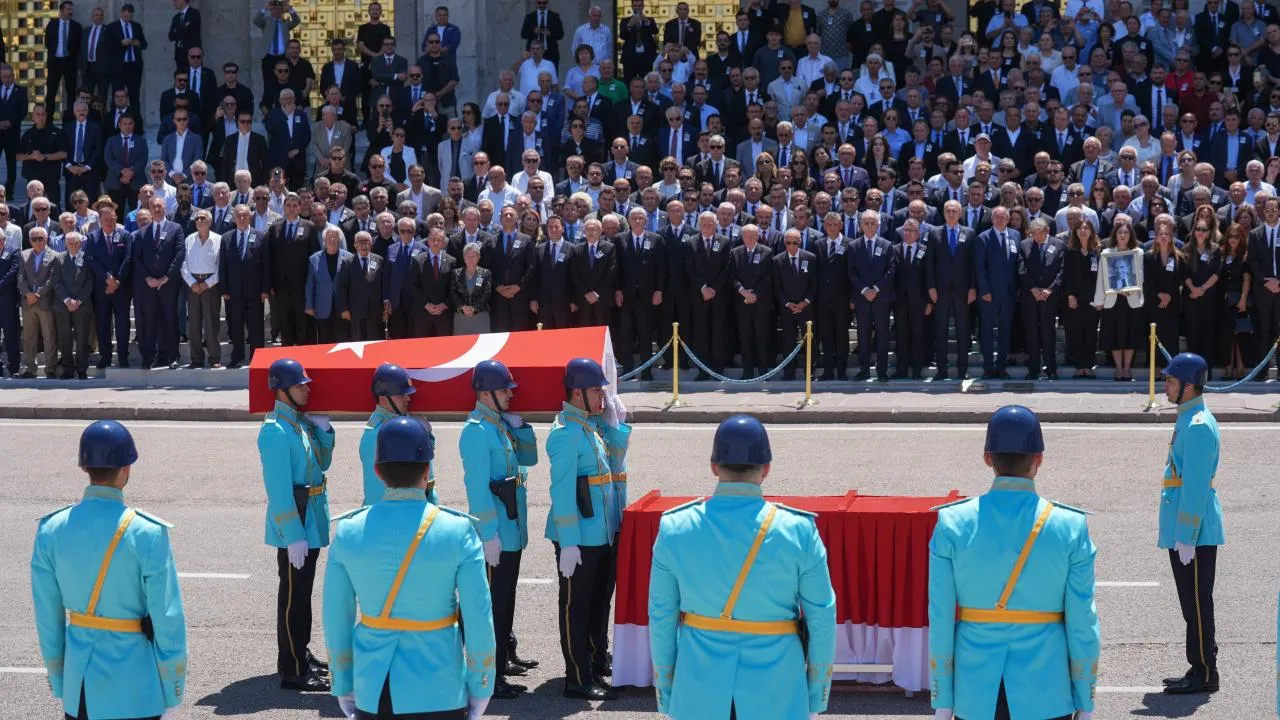 Altan Öymen’e veda