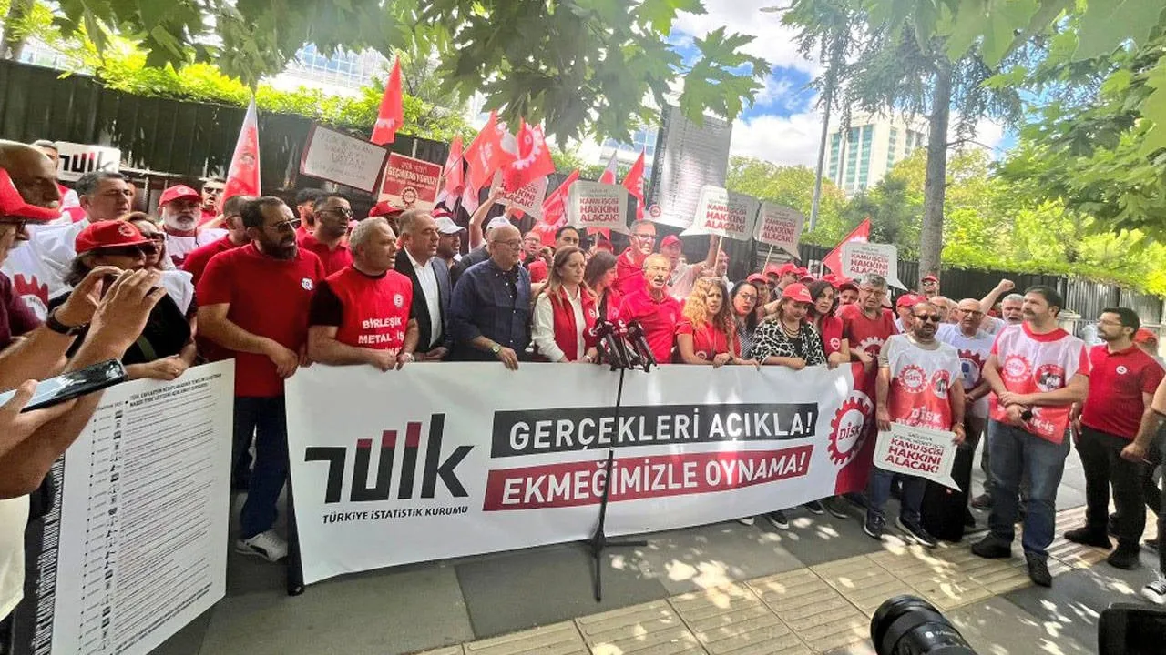 DİSK’ten TÜİK önünde protesto