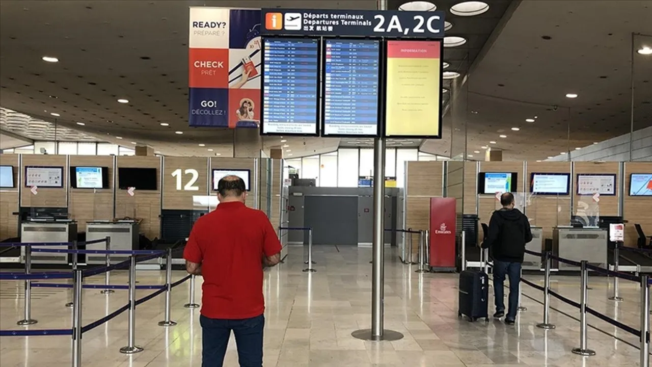 Havalimanı işçileri hakları için grevde
