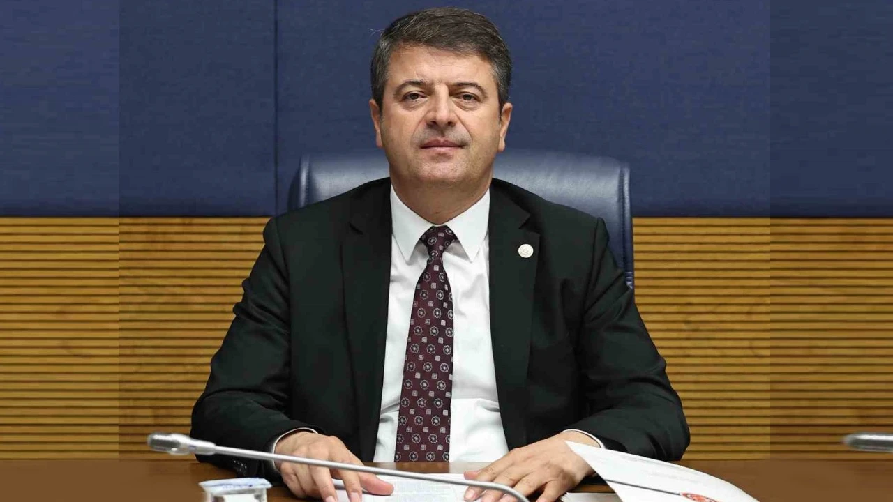 Ev hapsi verildi, görevden alındı