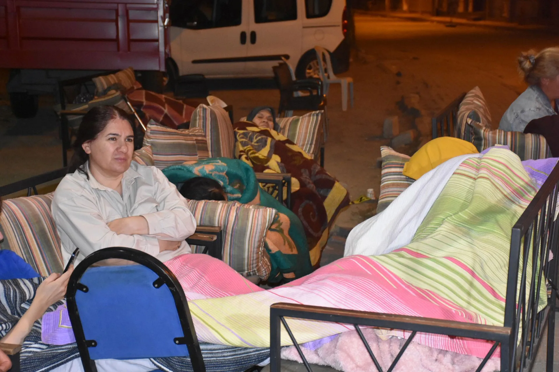 6.1 büyüklüğündeki depremin ardından 84 artçı
