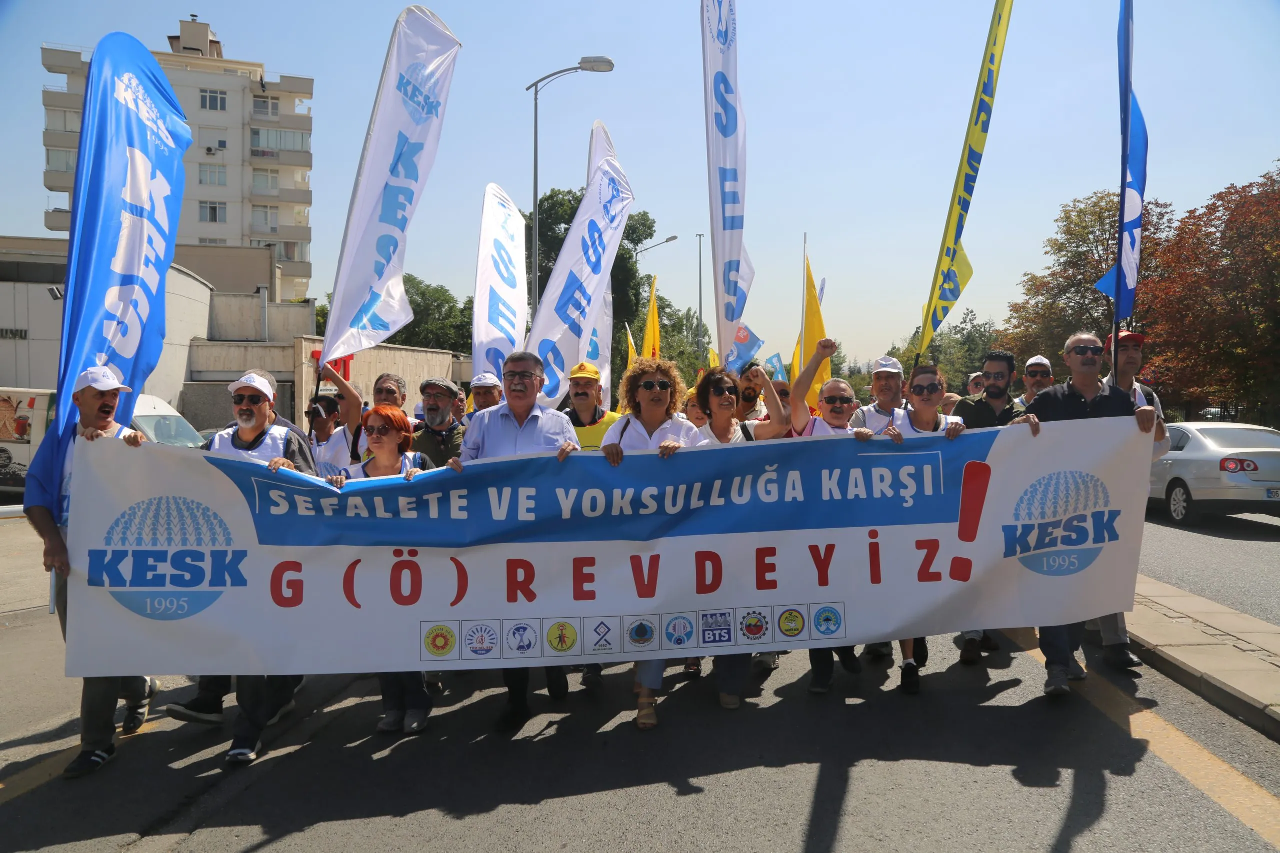 Kamu emekçileri grevde