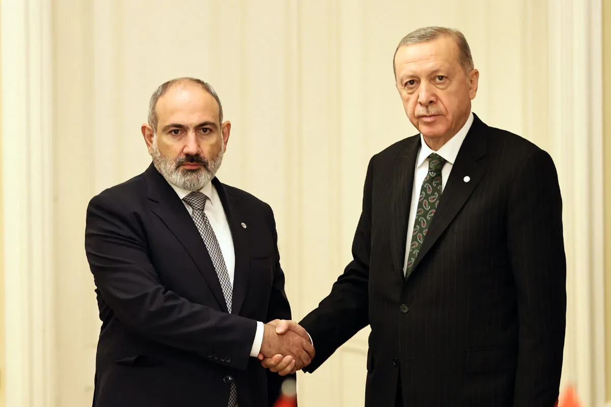 Erdoğan Paşinyan ile görüştü