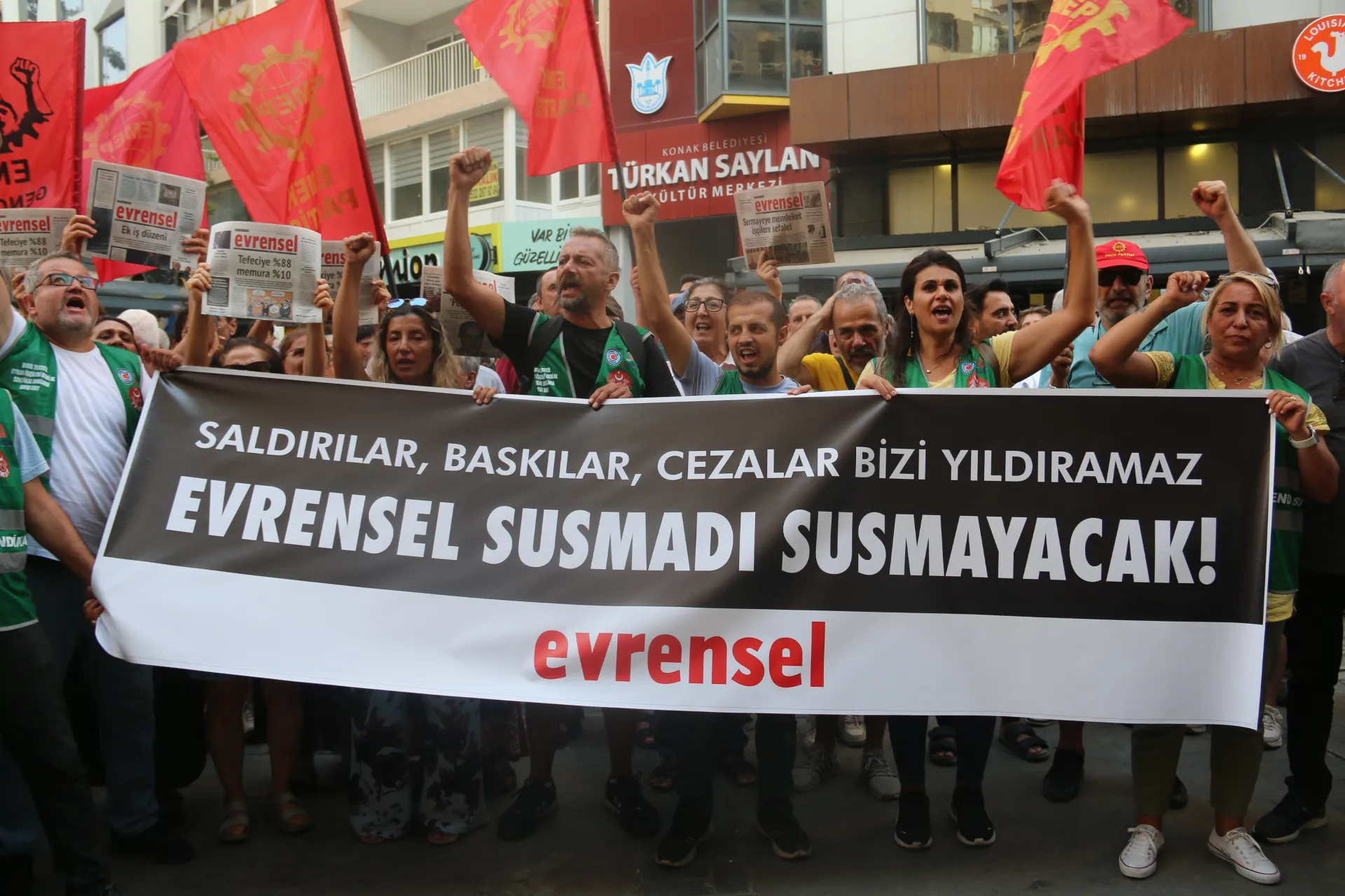 Evrensel’e silahlı saldırı