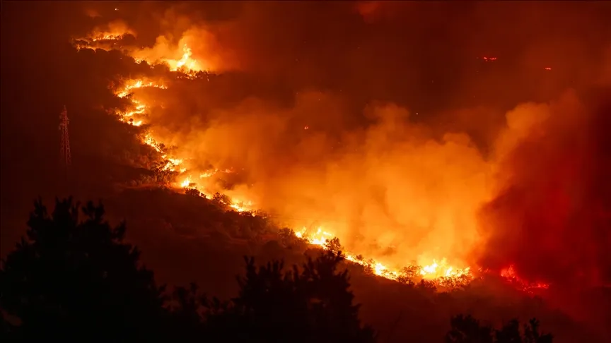Galiçya’dan Sakız Adası’na orman yangınları