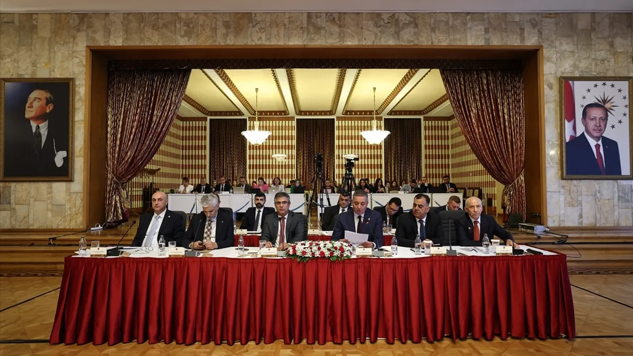 Meclis Komisyonu baroları dinledi