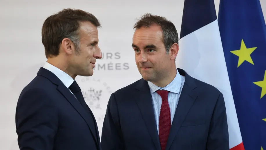 Macron sağcı bakanı seçti