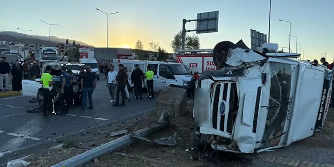Sivas’ta tarım işçilerini taşıyan minibüs kaza yaptı