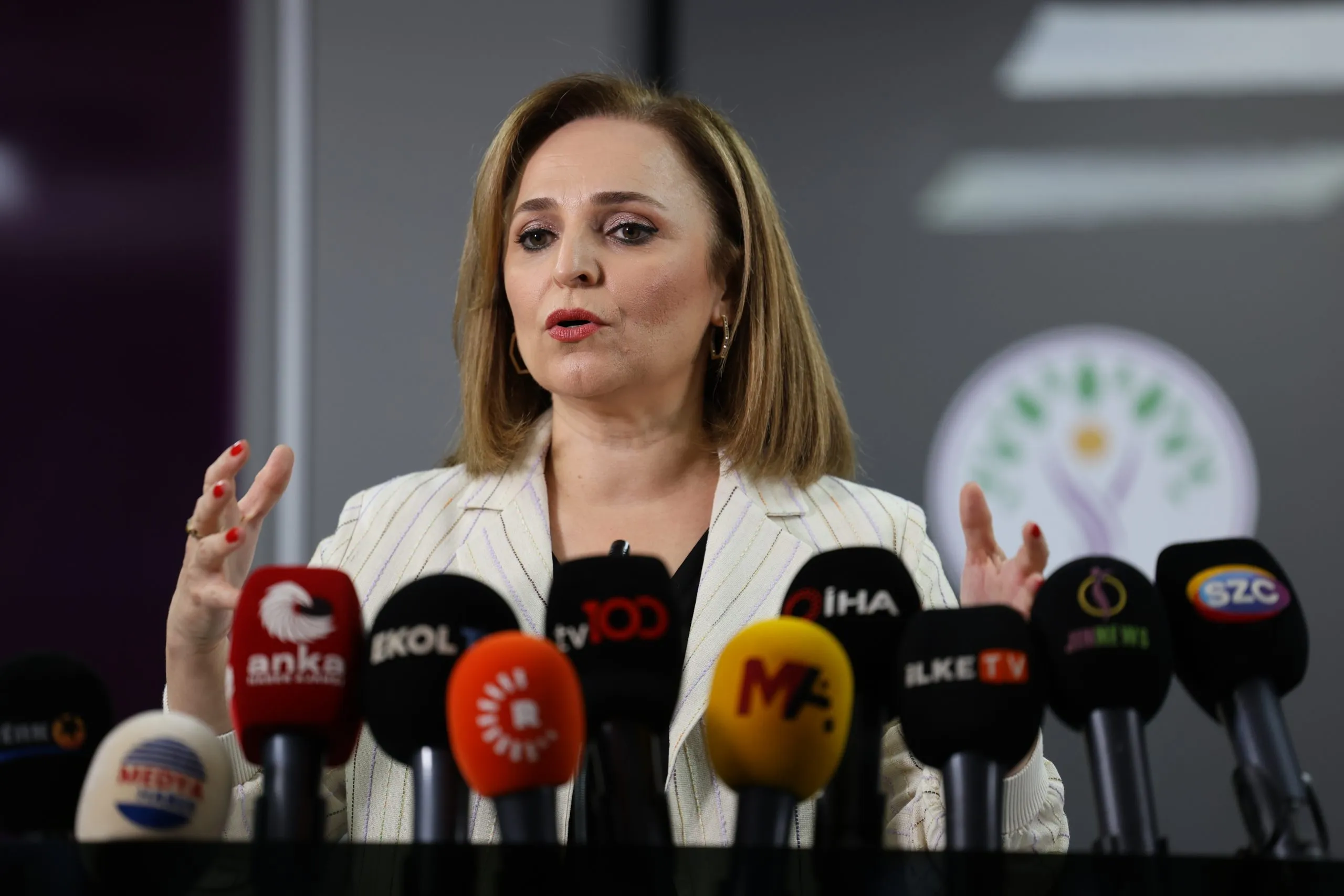 “Komisyon Öcalan ile görüşmeli”