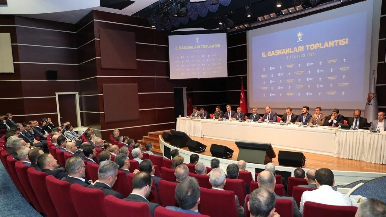 AKP’de istifalar sürüyor