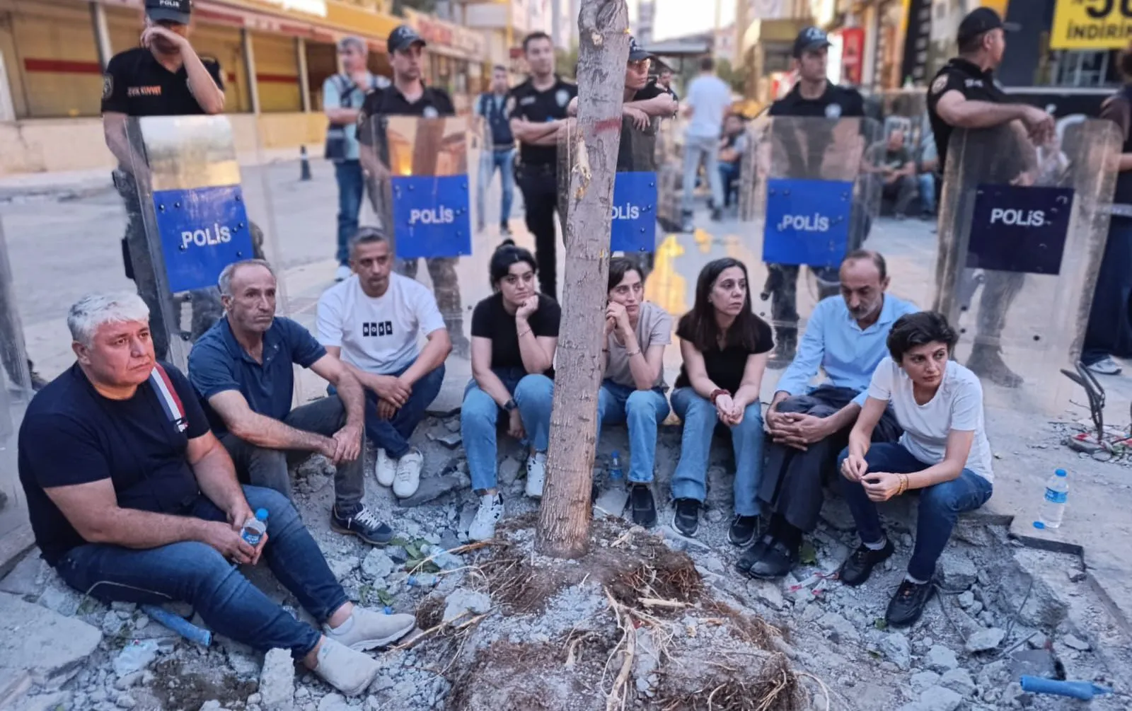 Batman’da kayyumun ağaç kıyımı