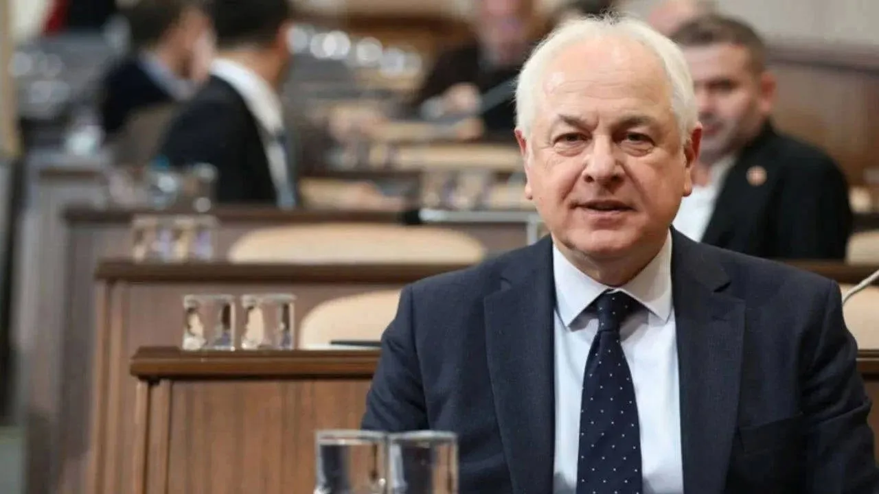 Tutuklanarak görevinden uzaklaştırılmıştı
