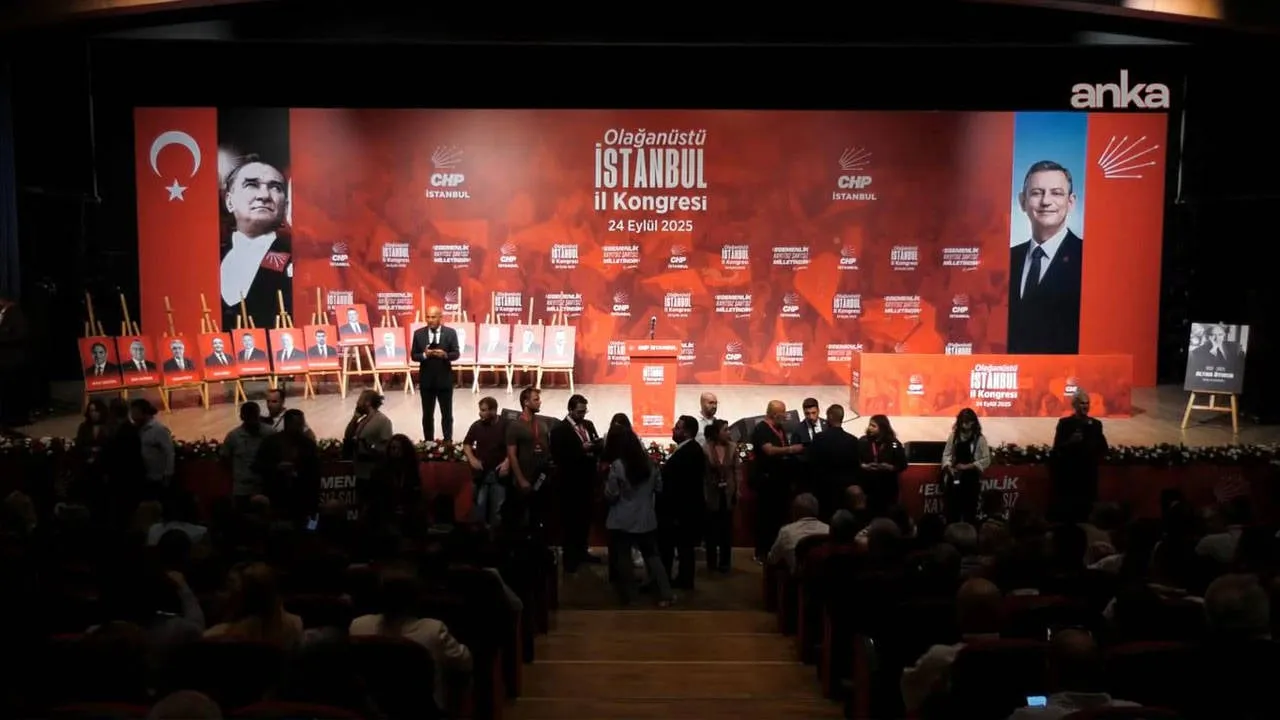 Özgür Çelik yeniden CHP İstanbul İl Başkanı