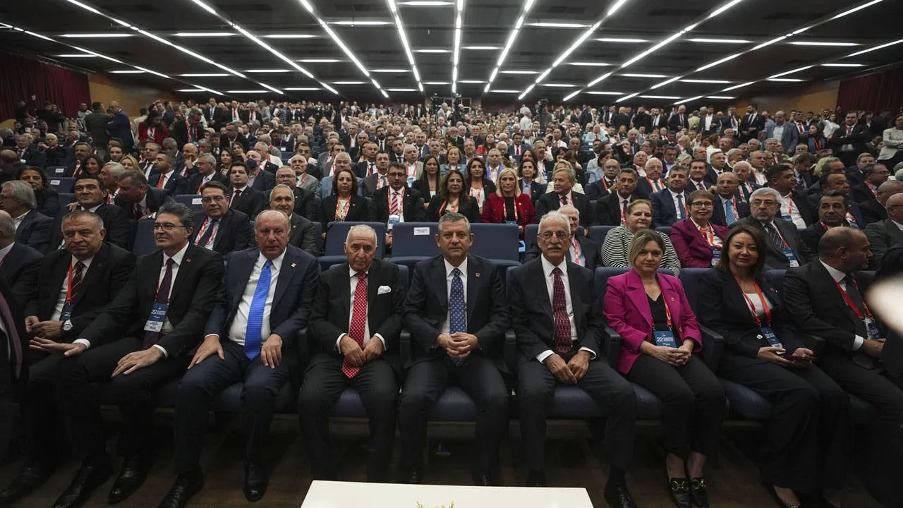CHP’de olağanüstü kurultay günü