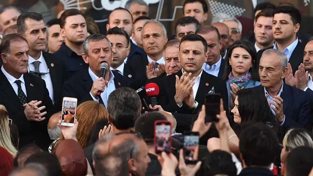Kayyum Tekin, Sarıyer’deki eski il binasında