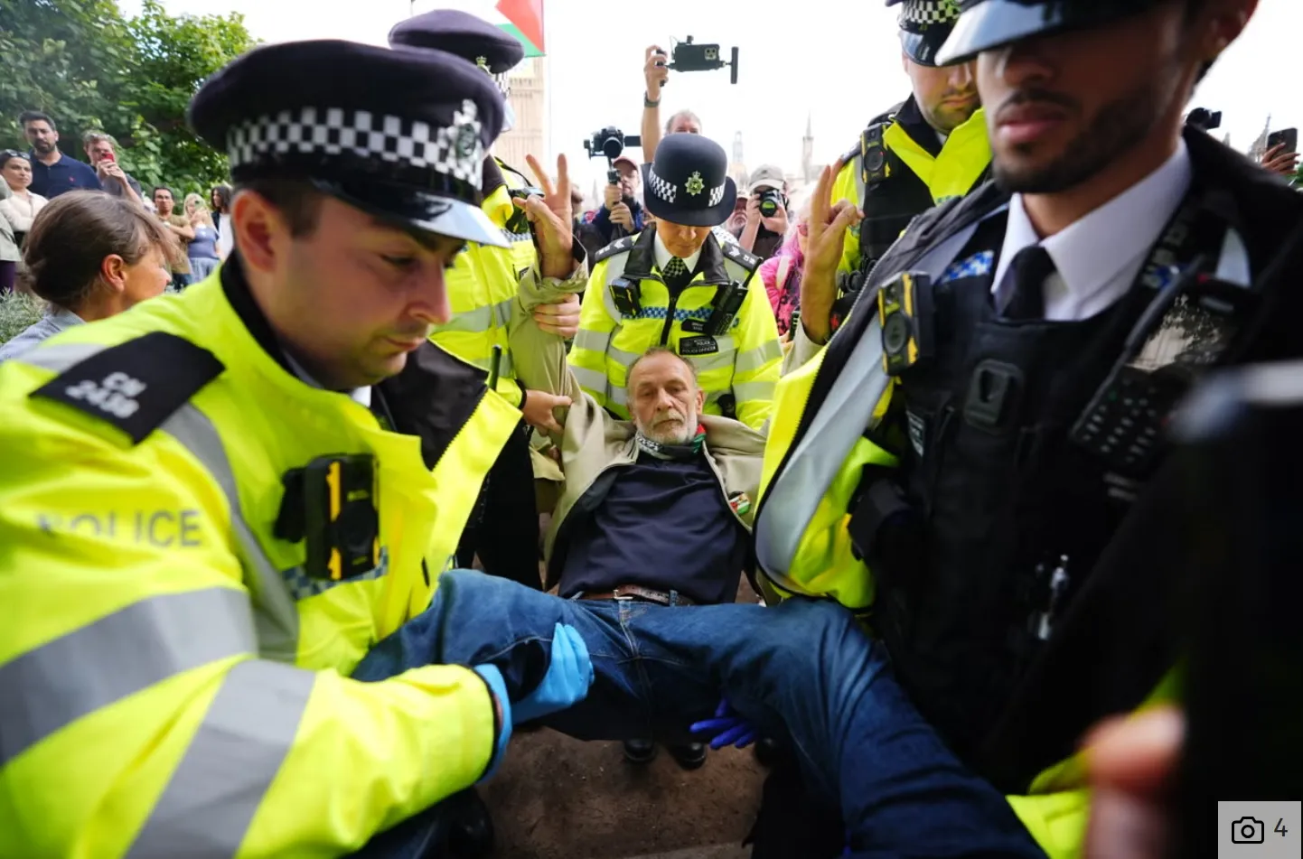 Londra’da Filistin eylemine polis saldırısı