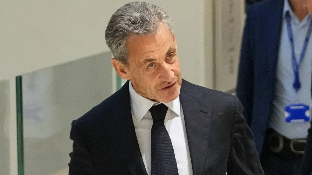 Kaddafi’den para almakla suçlanıyor — Sarkozy'ye 5 yıl hapis cezası görseli