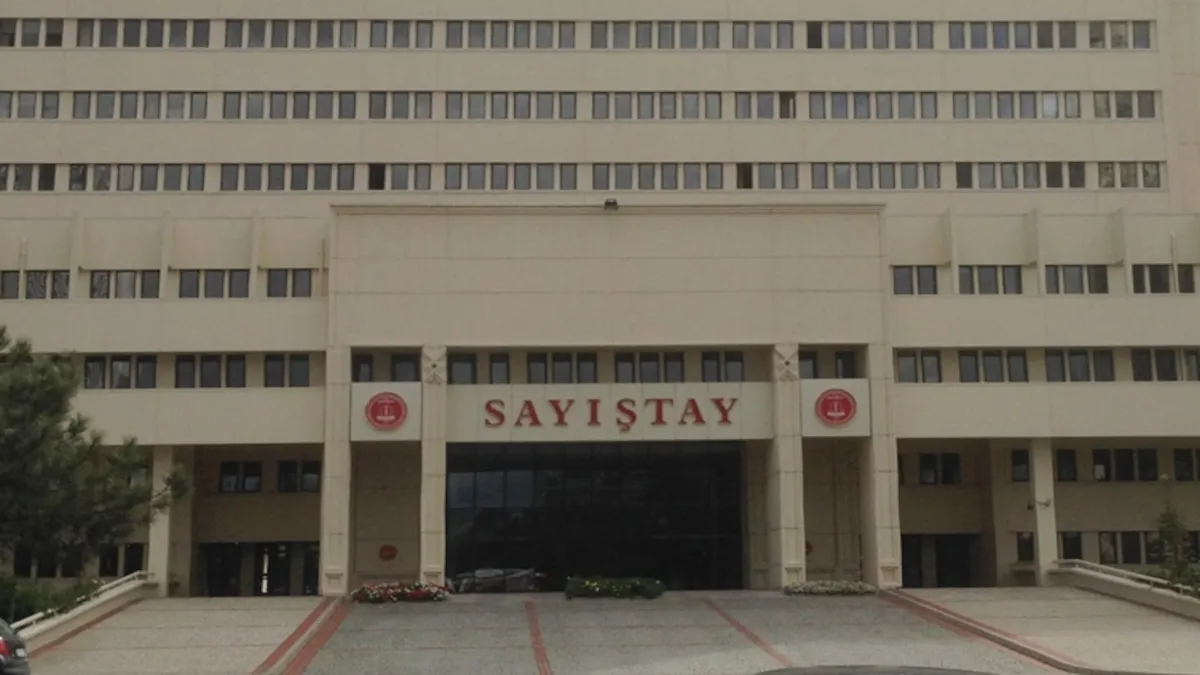 Tek koltukta 3 kişi var