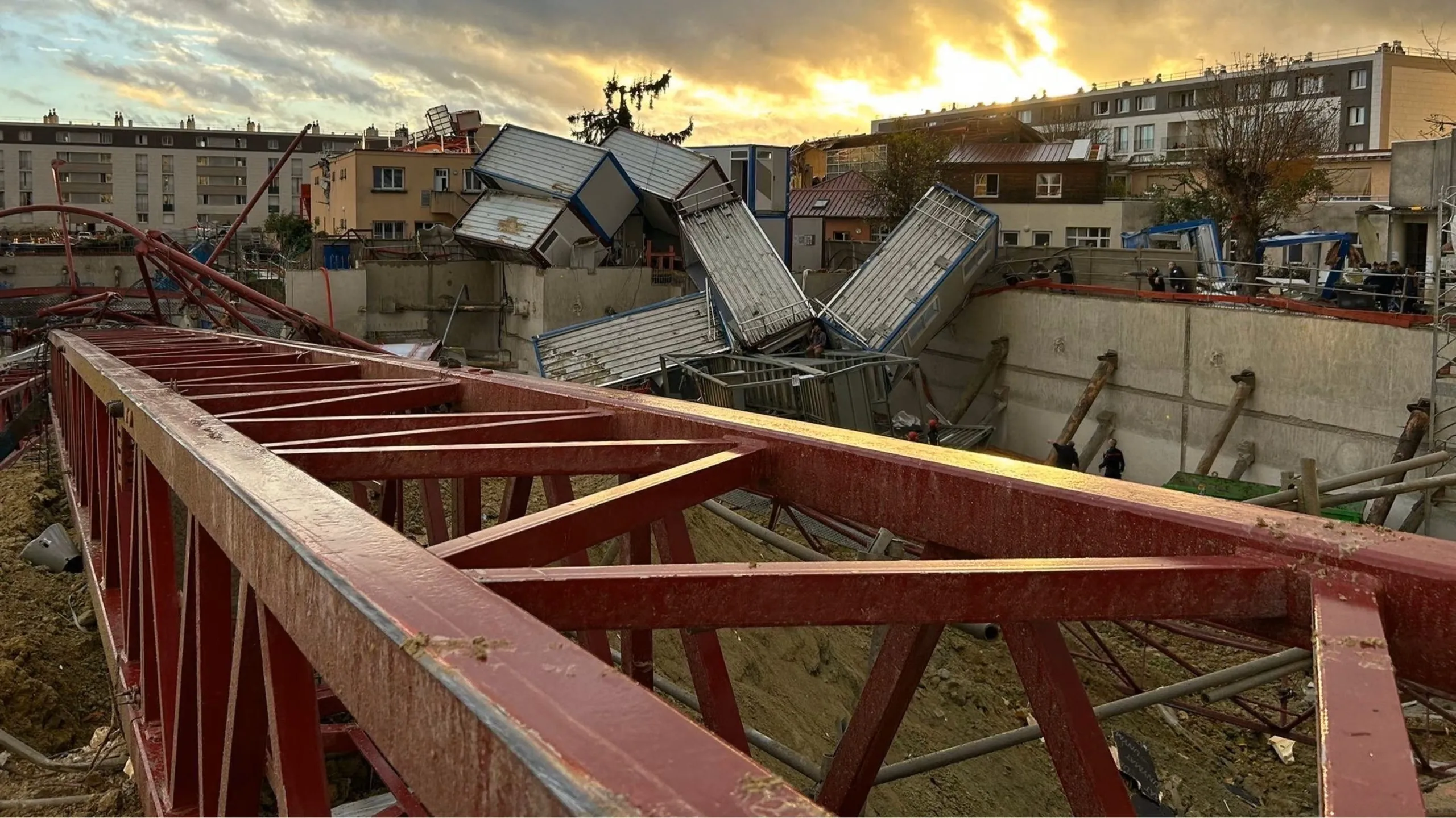 Paris yakınlarında hortum
