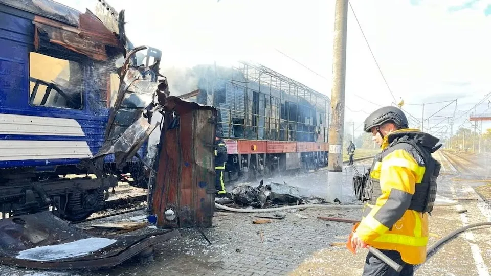 Rusya tren istasyonunu vurdu