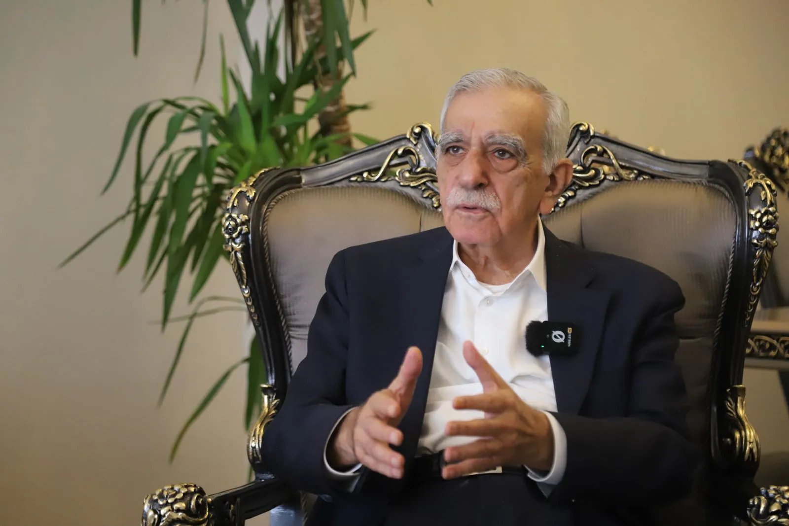 “HTŞ’yle görüşüyorsunuz, Kürtlerle de görüşün”
