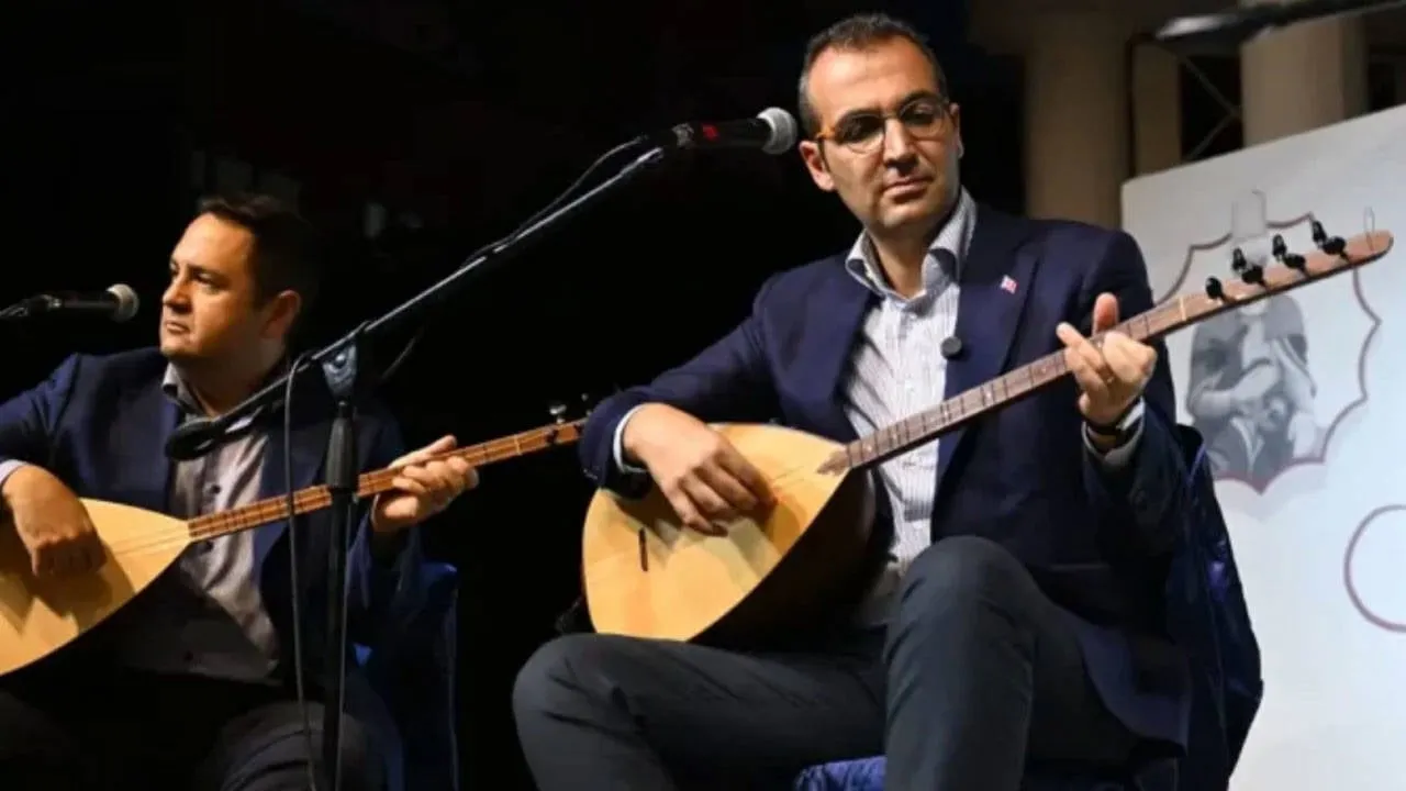 Piyanist Dengin Ceyhan çaldı