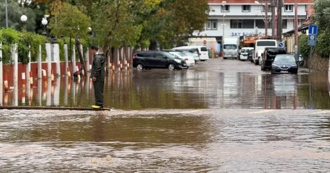 Muğla’da sağanak yağış ve fırtına