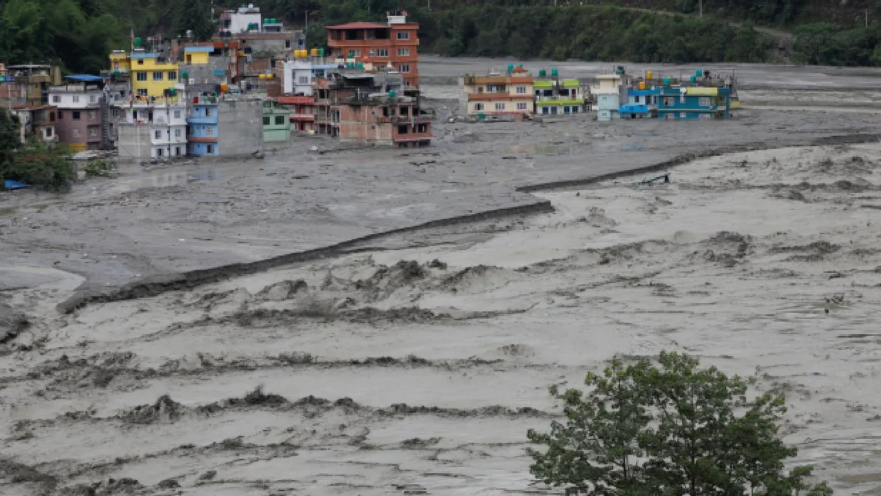 Nepal’de sel ve heyelan