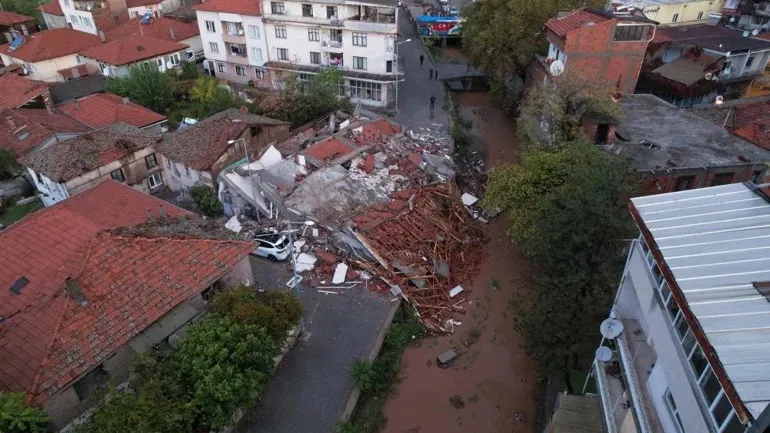 Sındırgı’da 6.1 büyüklüğünde deprem l