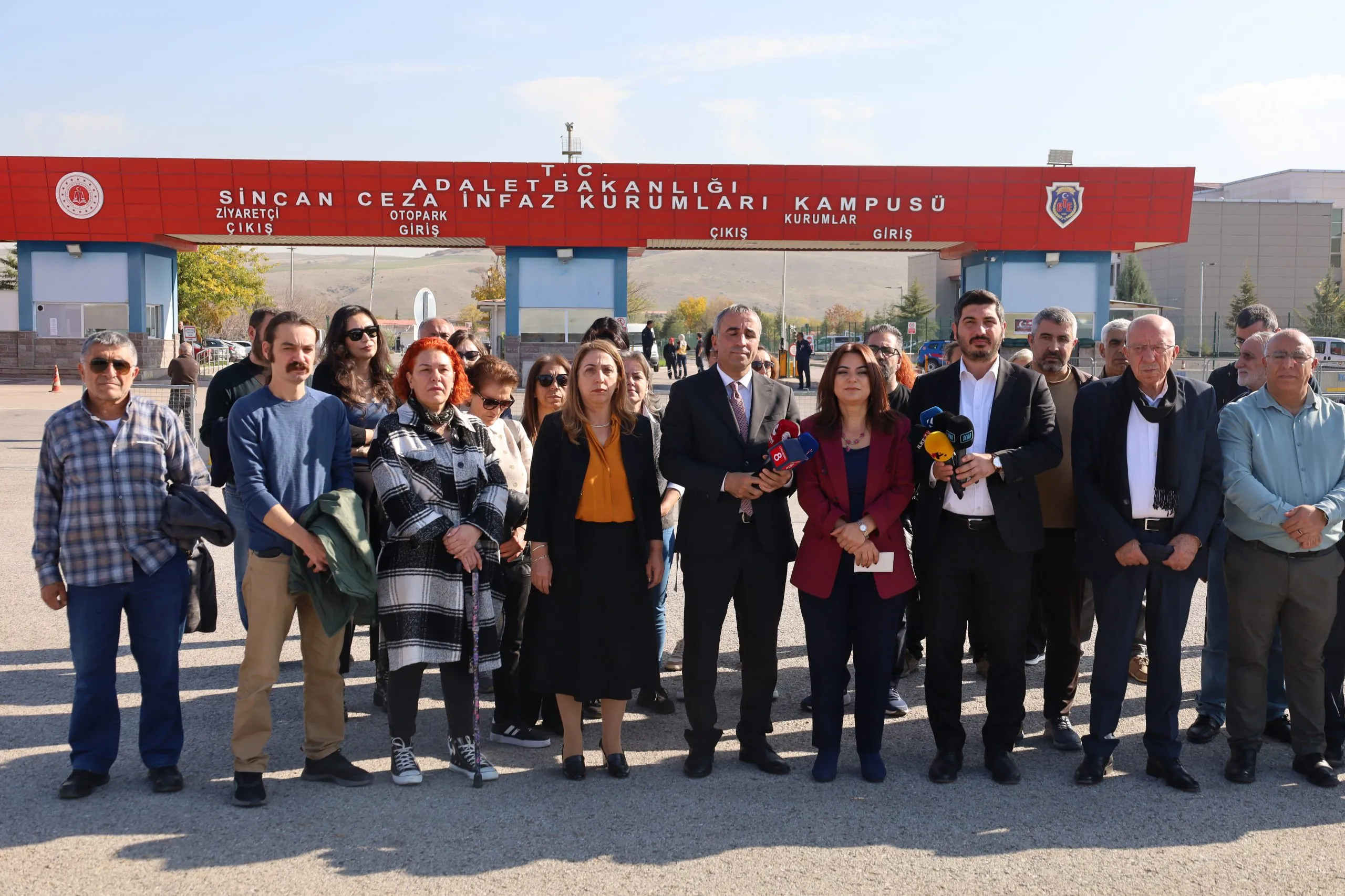 DEM Parti’den Sincan Cezaevi önünde eylem