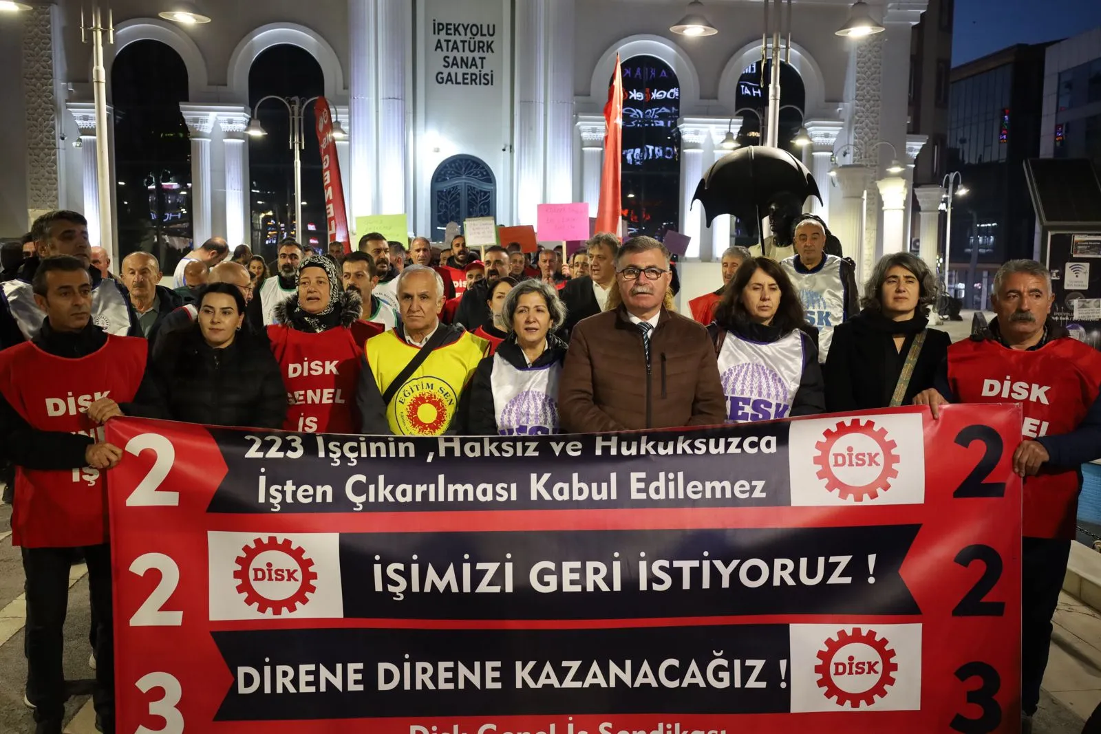 Kayyumun işten çıkardığı 223 işçi