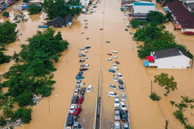 Tayland’ı vuran sel felaketi büyüyor