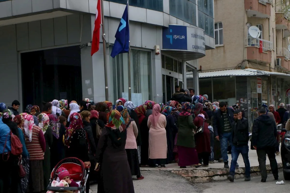 Açık iş pozisyonu: 2,2 milyon; İşsiz sayısı: 12 milyon