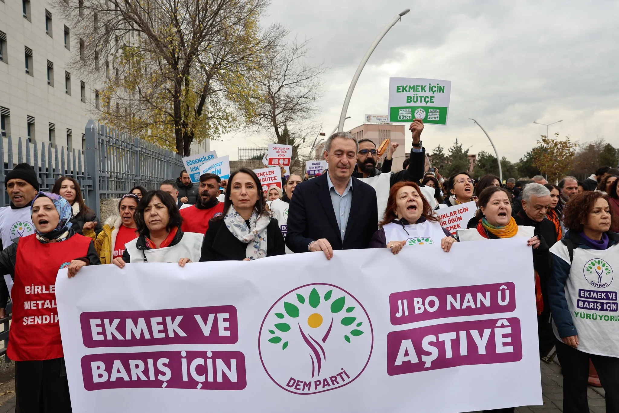 Emek ve Barış İçin Bütçe yürüyüşü